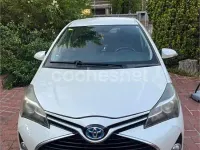 Usado Toyota Yaris Hybrid Active 100 CV (73 kW) 2015 Blanco Berlina