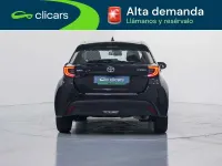 Usado Toyota Yaris Hybrid Active 75 CV (55 kW) 2022 Negro Berlina
