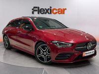 Usado Mercedes CLA200 Shooting Brake 150 CV (110 kW) 2021 Rojo Familiar