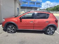 Używany Dacia Sandero 90 KM (66 kW) 2018 Czerwony Sedan/Limuzyna