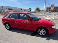Usado Mazda 323 90 CV (66 kW) 1998 Rojo Berlina