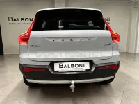 Usado Volvo XC40 Momentum 197 CV (144 kW) 2021 Gris / plata SUV