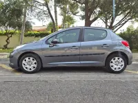 Usado Peugeot 207 Business-Line 70 CV (51 kW) 2010 Gris / plata Berlina