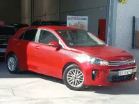 Usado Kia Rio 101 CV (74 kW) 2018 Rojo Berlina