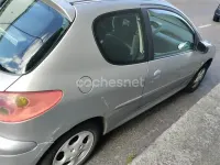 Usado Peugeot 206 75 CV (55 kW) 2003 Gris / plata Berlina