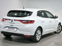 Usado Renault Mégane LIMITED 101 CV (74 kW) 2018 Blanco Berlina