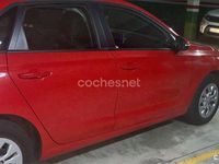 Usado Hyundai i30 120 CV (88 kW) 2017 Rojo Berlina