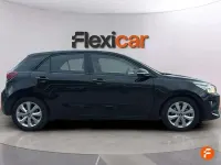Usado Kia Rio 101 CV (74 kW) 2021 Negro Utilitario