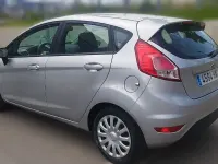 Usado Ford Fiesta Trend 82 CV (60 kW) 2014 Gris / plata Utilitario