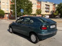 Usado Renault Mégane 90 CV (66 kW) 1998 Verde Berlina