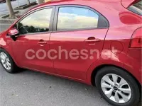 Usado Kia Rio 109 CV (80 kW) 2016 Rojo Utilitario