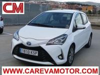 Usado Toyota Yaris Hybrid Active 100 CV (73 kW) 2019 Blanco Berlina