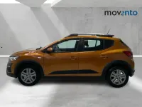 Usado Dacia Sandero Comfort 101 CV (74 kW) 2022 Naranja Berlina