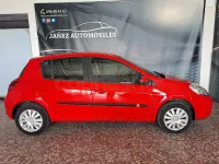 Usado Renault Clio II Authentique 75 CV (55 kW) 2010 Rojo Berlina