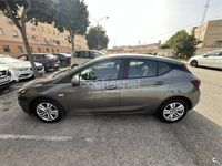 Usado Opel Astra Selective 110 CV (80 kW) 2019 Gris / plata Berlina