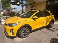 Usado Kia Stonic 84 CV (61 kW) 2022 Amarillo SUV