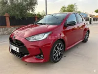Usado Toyota Yaris Hybrid Style 116 CV (85 kW) 2022 Granate Berlina