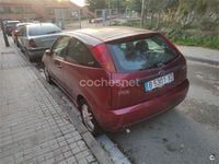 Usado Ford Focus Trend 90 CV (66 kW) 2000 Granate Berlina