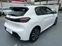 Usado Peugeot 208 Allure 100 CV (73 kW) 2020 Blanco Utilitario