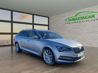 Usado Skoda Superb Style 150 CV (110 kW) 2022 Plateado Familiar