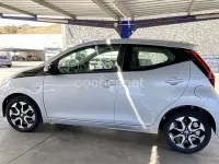 Usado Toyota Aygo X-play 69 CV (50 kW) 2019 Gris / plata Utilitario