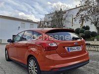 Usado Ford Focus Titanium 115 CV (84 kW) 2011 Naranja Berlina