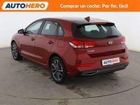 Usado Hyundai i30 110 CV (80 kW) 2022 Rojo Berlina