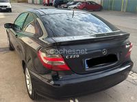 Usado Mercedes C220 143 CV (105 kW) 2005 Negro Berlina