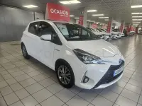 Usado Toyota Yaris Hybrid Active 100 CV (73 kW) 2019 Blanco Berlina