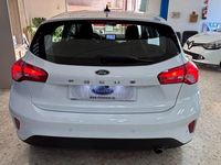 Usado Ford Focus Trend 120 CV (88 kW) 2022 Blanco Berlina