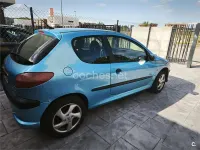 Usado Peugeot 206 90 CV (66 kW) 2001 Azul Berlina