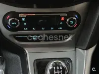 Usado Ford Focus Trend 125 CV (91 kW) 2011 Rojo Berlina