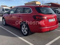 Usado Opel Astra Sportive 165 CV (121 kW) 2013 Rojo Familiar