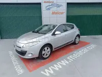Usado Renault Mégane Dynamique 105 CV (77 kW) 2010 Gris / plata Berlina