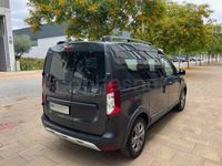 Usado Dacia Dokker Essentiel 131 CV (96 kW) 2017 Gris / plata Monovolumen