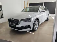 Usado Skoda Scala Ambition 110 CV (80 kW) 2021 Blanco Utilitario