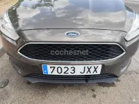 Usado Ford Focus Trend 125 CV (91 kW) 2017 Gris / plata Berlina