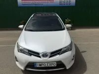 Usado Toyota Auris Touring Sports Business Edition 136 CV (100 kW) 2015 Blanco Familiar