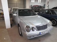 Usado Mercedes E270 Elegance 170 CV (125 kW) 2002 Gris / plata Berlina