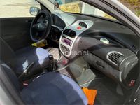 Usado Peugeot 206 75 CV (55 kW) 2002 Gris / plata Berlina