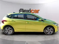 Usado Hyundai i20 101 CV (74 kW) 2024 Verde Utilitario