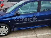 Usado Peugeot 206 75 CV (55 kW) 2001 Azul Berlina