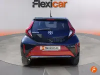 Usado Toyota Aygo 72 CV (52 kW) 2022 Rojo