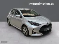 Usado Toyota Yaris Hybrid Active 115 CV (84 kW) 2025 Gris Berlina