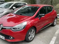 Używany Renault Clio IV Expression 75 KM (55 kW) 2015 Czerwony Sedan/Limuzyna