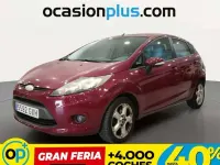 Usado Ford Fiesta Trend 68 CV (50 kW) 2010 Burdeos Utilitario