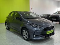 Usado Toyota Yaris Hybrid Active 116 CV (85 kW) 2024 Gris Berlina
