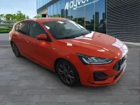 Usado Ford Focus ST-Line 125 CV (91 kW) 2025 Rojo Utilitario