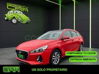 Usado Hyundai i30 110 CV (80 kW) 2017 Rojo Familiar