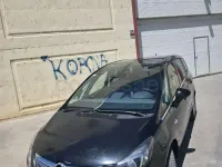 Usado Opel Zafira Tourer Selective 130 CV (95 kW) 2013 Negro Monovolumen
